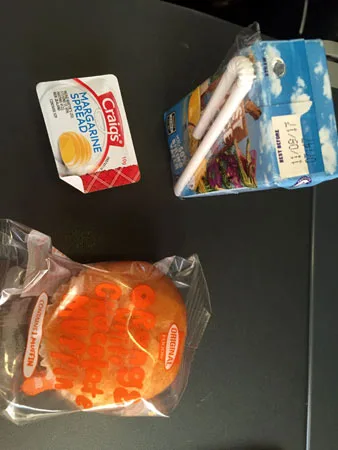 子どもの食事　カンタス航空