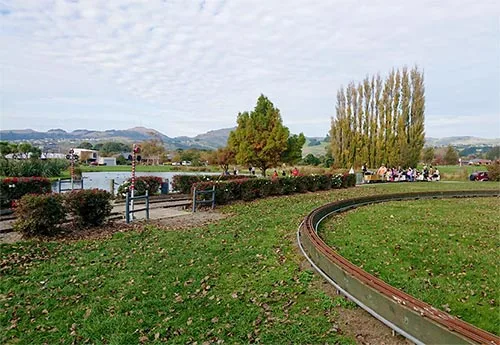 子どもと遊ぶ　クライストチャーチ