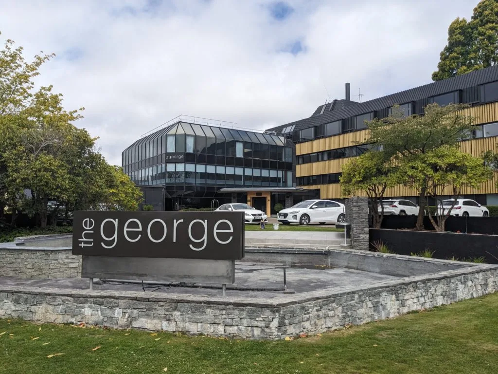 クライストチャーチの高級ホテル「The George」の外観